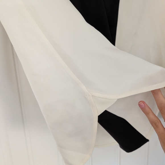 ⛔ sold ⛔ FRAME Contrast Inverted Notch Collar 100% Silk Blouse, size S - Picture 6 of 7